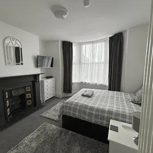 https://copperfield-homestay.cardiffhotelswales.com